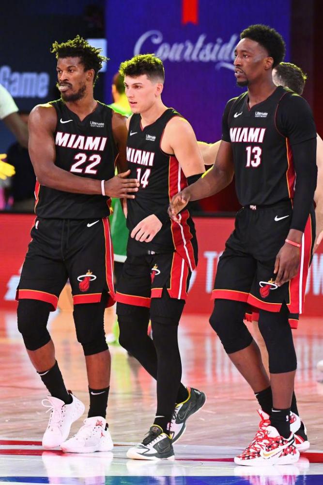 短传直塞 短传直塞